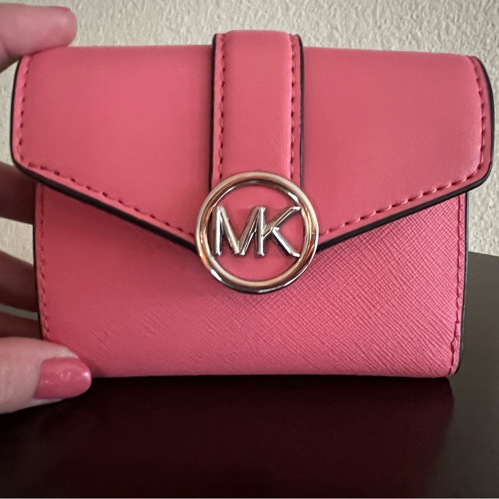 NWT✨Michael Kors Carmen MD Flap Bifold Wallet